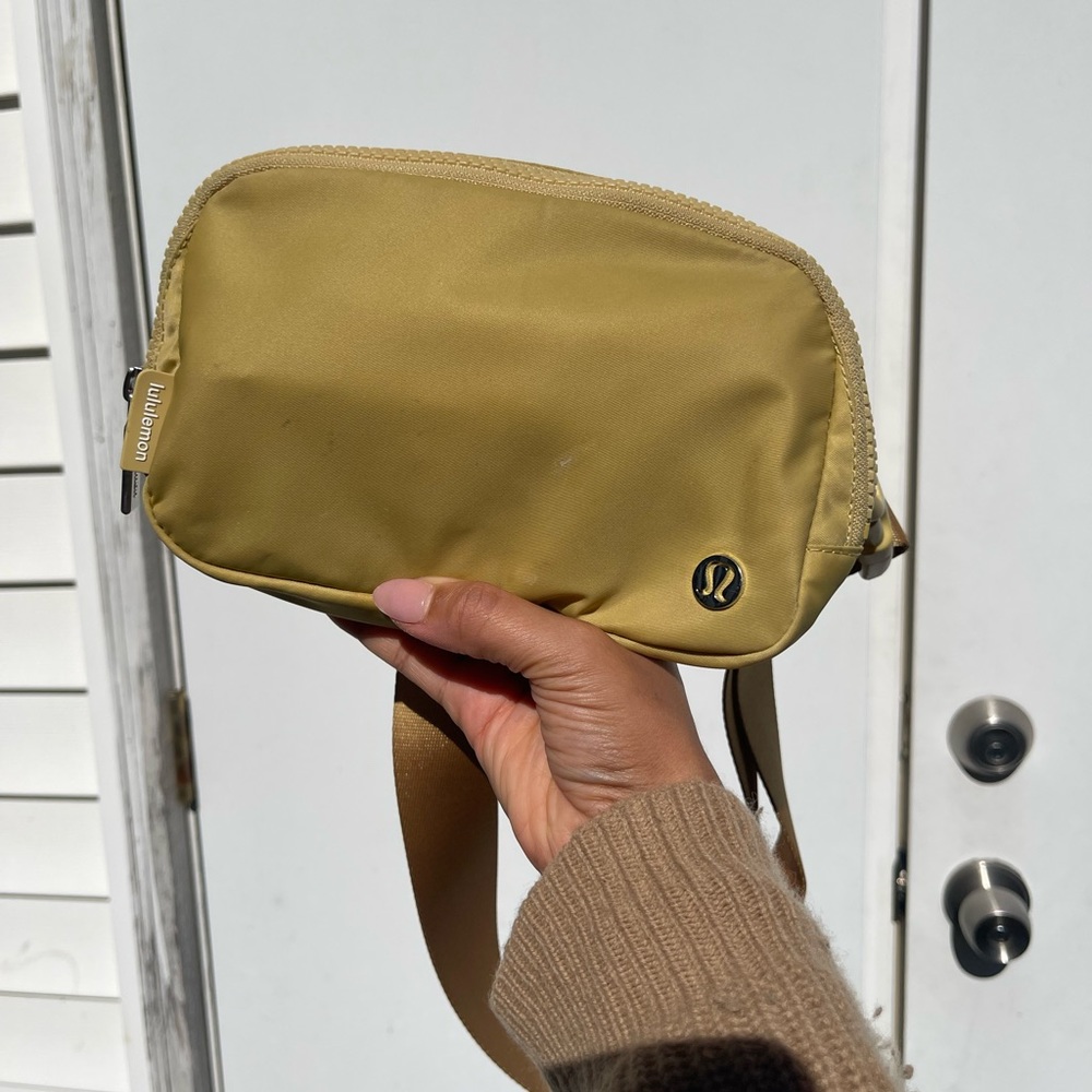 Lululemon Everywhere Belt Bag!